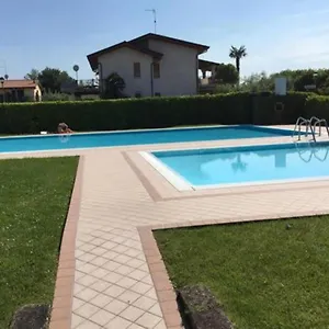 appartamento-con-piscina-a-lazise.hotelinveneto.com/